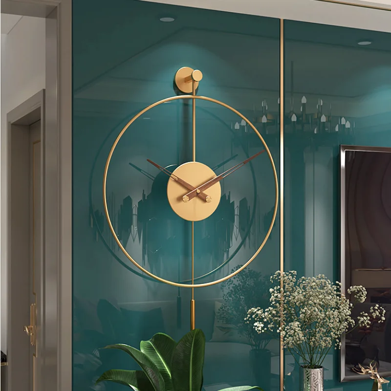 Металлические минималистичные настенные часы Европейские Автоматические поворотные Декоративные часы Креативные Круглые настенные часы для гостиной Бесшумные Кварцевые часы - 2