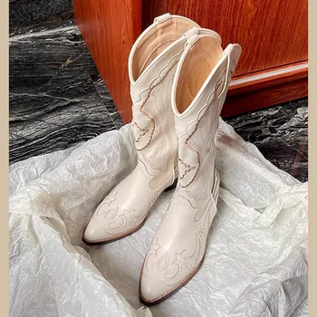 Женские ботинки, осенние ковбойские сапоги в стиле Вестерн из кожи с вышивкой в стиле ретро, Модные белые длинные женские рыцарские ботинки высокого качества с V-образным вырезом