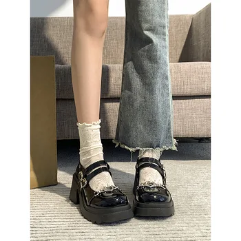 Черные маленькие кожаные туфли в британском стиле с круглым носком и толстой подошвой, новинка 2023 года, летние туфли на толстом каблуке с мелким носком.